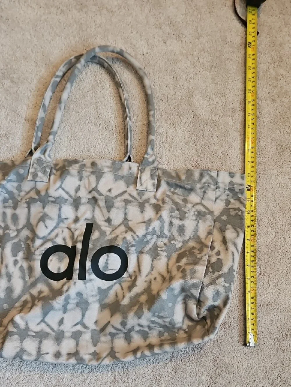ALO Yoga Sweatshirt and Patterned Tote Bag